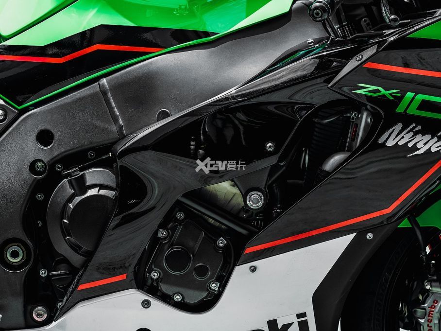 ZX-10RڶϴδʧȻȻص̨998ccĸˮ䷢ڲ˸ΪᡢµĵУʴﵽ149.3kW203ӦתٽϿǰ200rpmﵽ13200rpmڿѹģʽµĶǴﵽ˿ֲ156.8kW213Ťά114.9Nm/11400rpmŤضӦתٽϿӺ200rpm