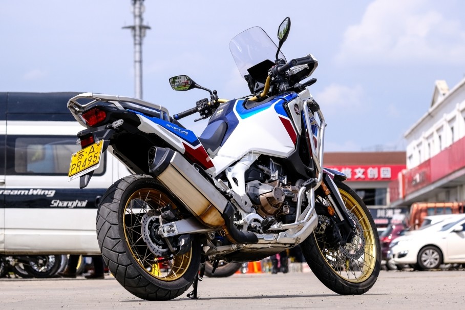 ܼ³ٿص֮أCRF1100Lϵ³ĳܼԼ1.8kgҺ֧Ϊʲϣڱ۲ֲCRF450Rͬ칤գʹ500gǿȣڸߵάʵʻܵ