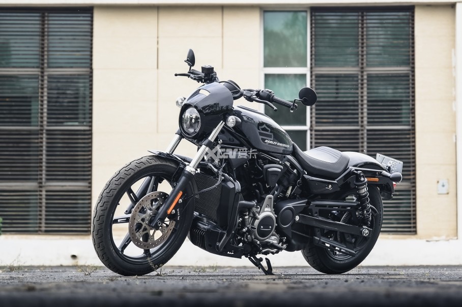 NightsterSportsterϵľԪأˮΡ䡱ƣյĳṹǰ1916˶ƣSportster SFlat TrackerȻͬǾʽѲߣNightsterǸθڡ