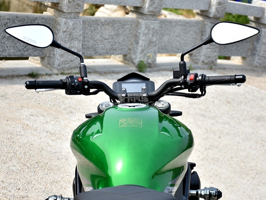 ;Benelli; 752S 