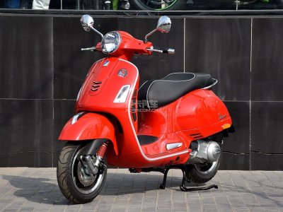 VESPA GTS SUPER