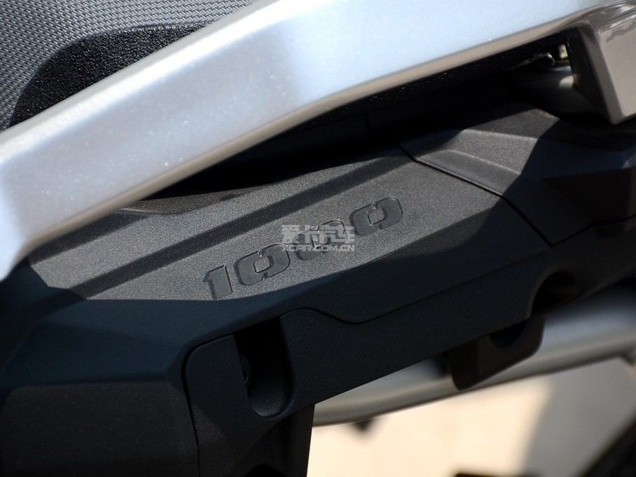 ľ;SUZUKI;ľADV;ľ;V-strom1000 ABS