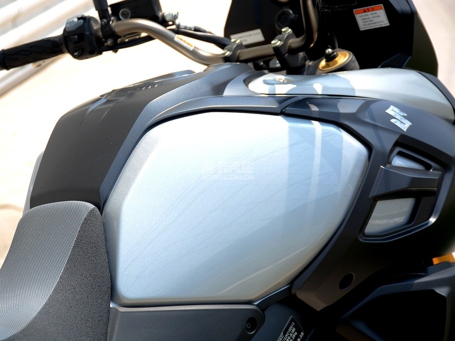 ľ;SUZUKI;ľADV;ľ;V-strom1000 ABS