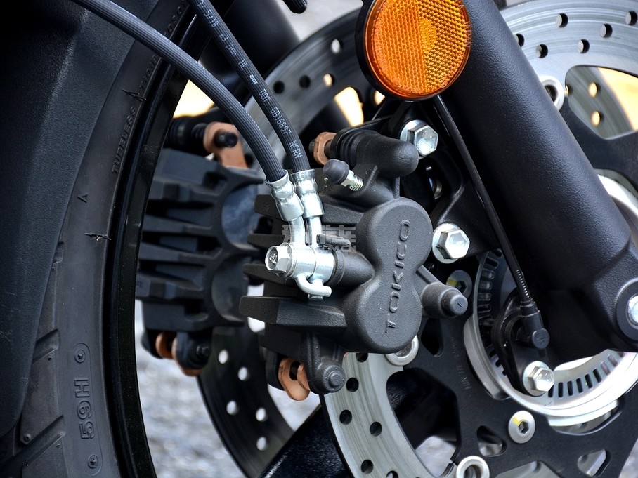 ľ;SUZUKI;ľV-strom650 ABS