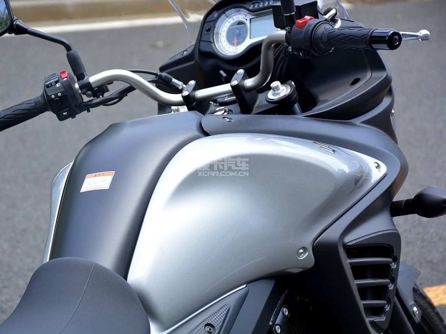 ľ;SUZUKI;ľV-strom650 ABS