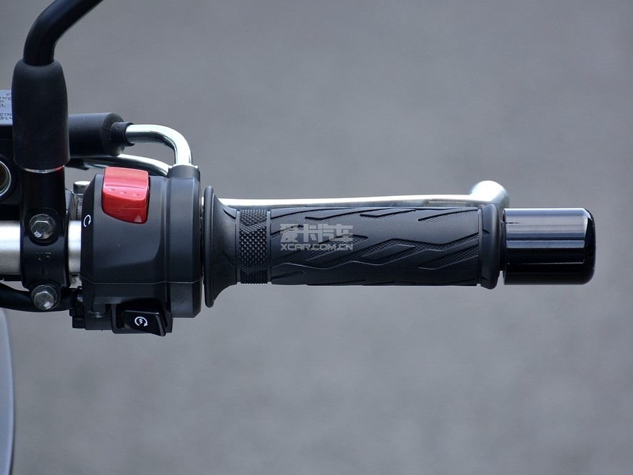 ľ;SUZUKI;ľV-strom650 ABS