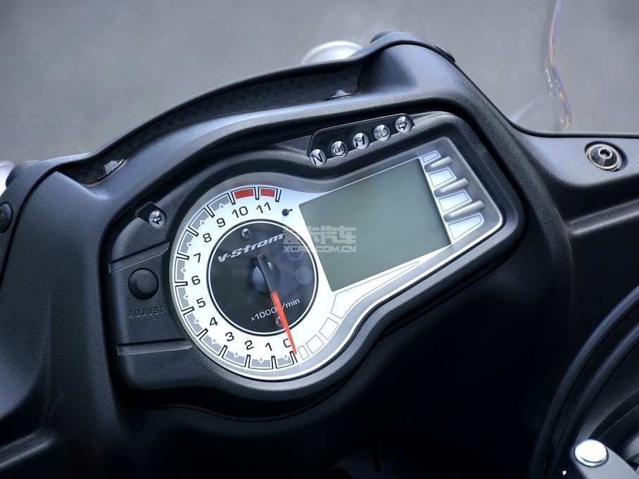 ľ;SUZUKI;ľV-strom650 ABS