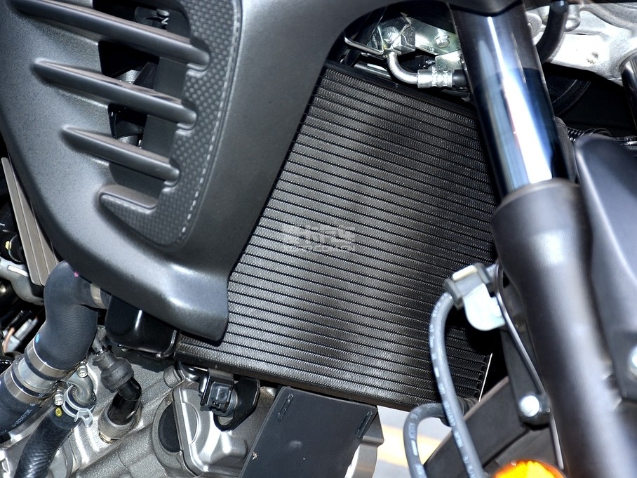 ľ;SUZUKI;ľV-strom650 ABS