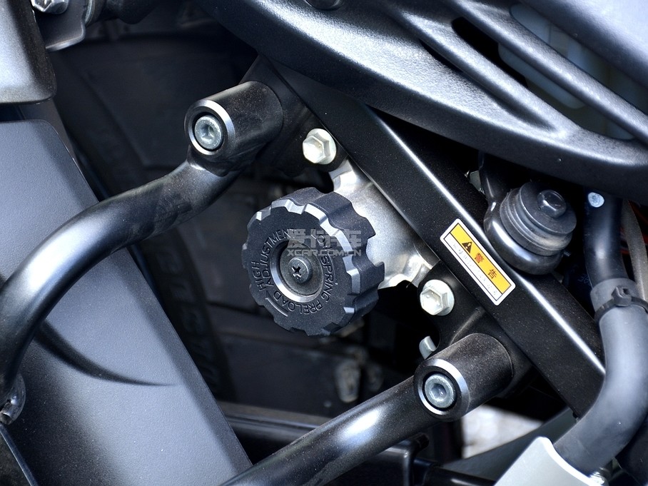 ľ;SUZUKI;ľV-strom650 ABS