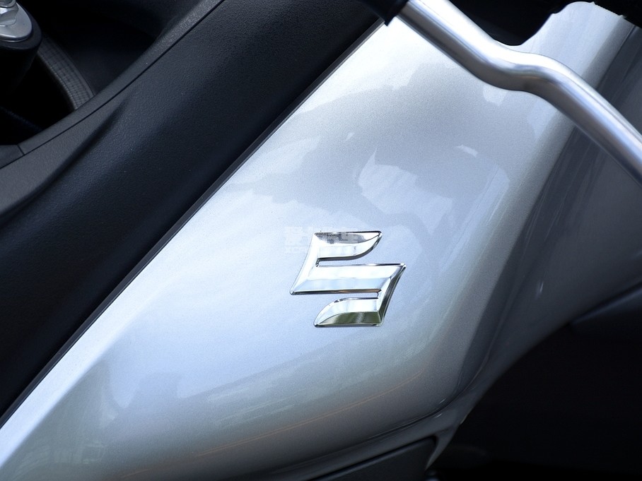 ľ;SUZUKI;ľV-strom650 ABS