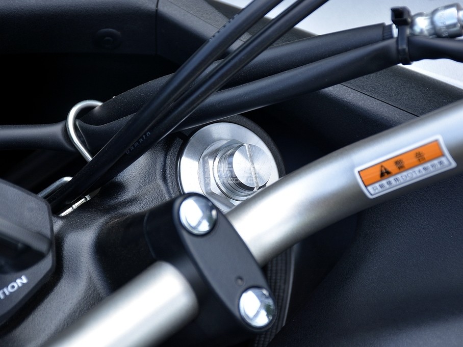 ľ;SUZUKI;ľV-strom650 ABS