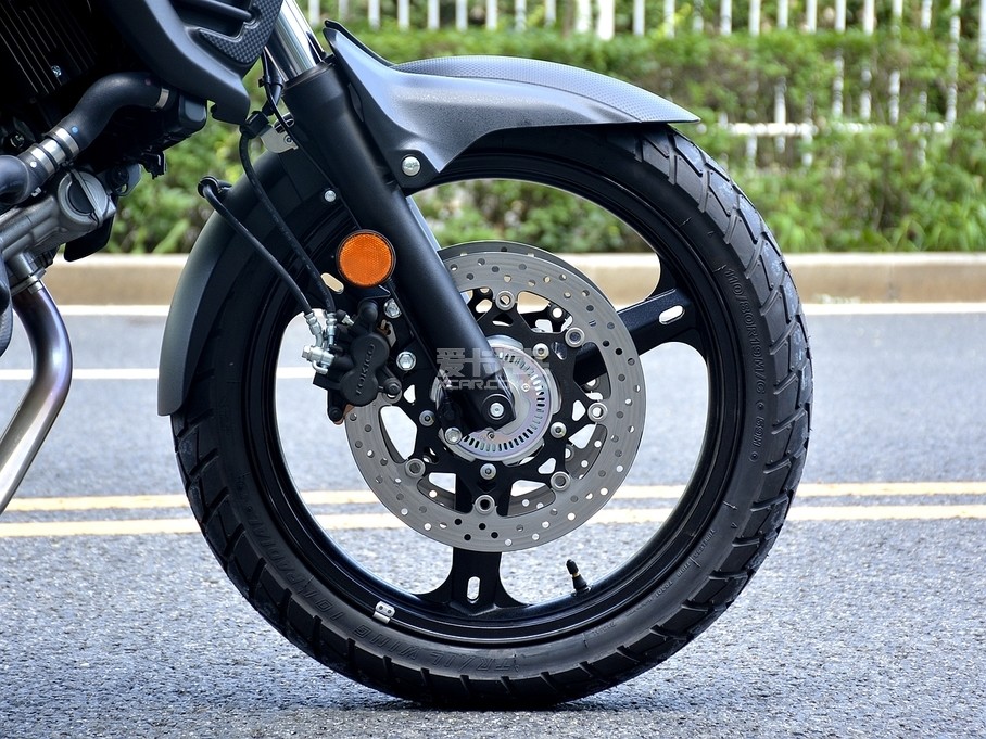 ľ;SUZUKI;ľV-strom650 ABS