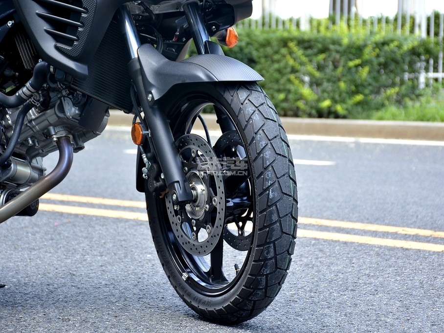 ľ;SUZUKI;ľV-strom650 ABS