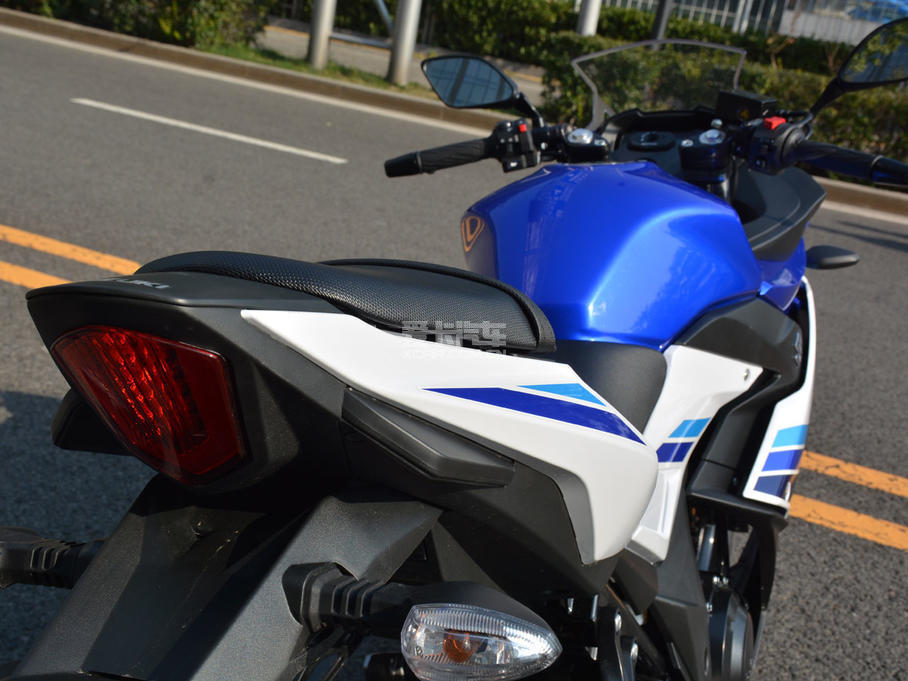 豪爵铃木跨骑车2016款gsx250r abs