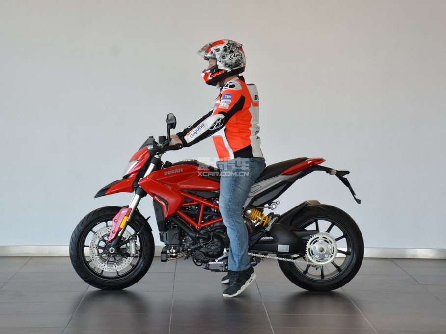 Hypermotard 939ſHypermotard̥Ducati