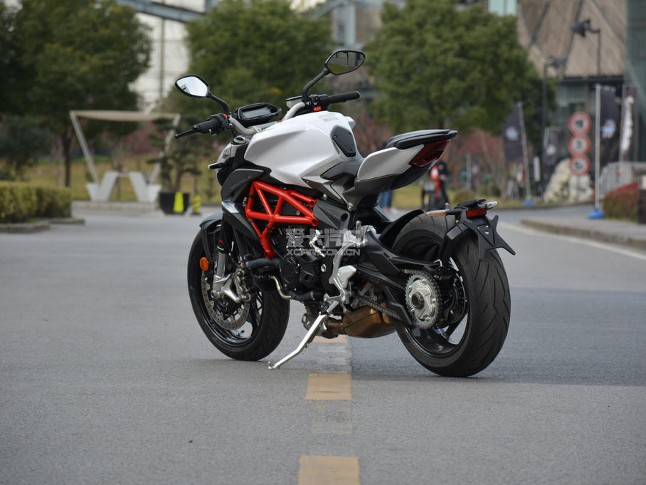 MV Agusta¹˹800BrutaleBrutale 800