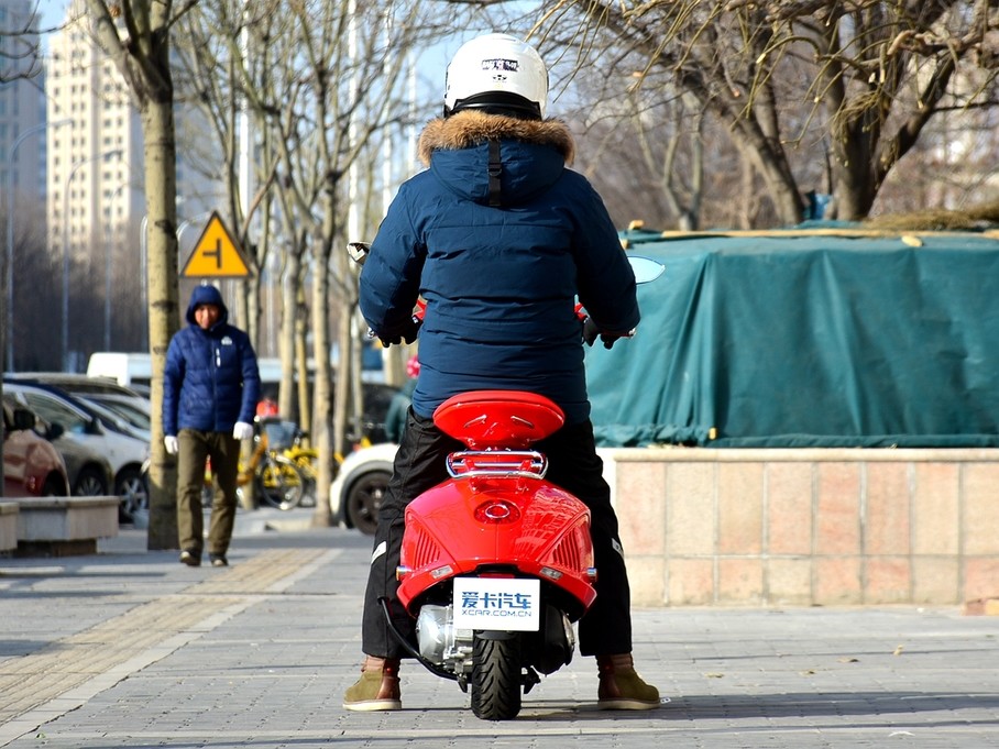 Vespa 946;PIAGGIO;;Τʿ;Vespa 946 RED