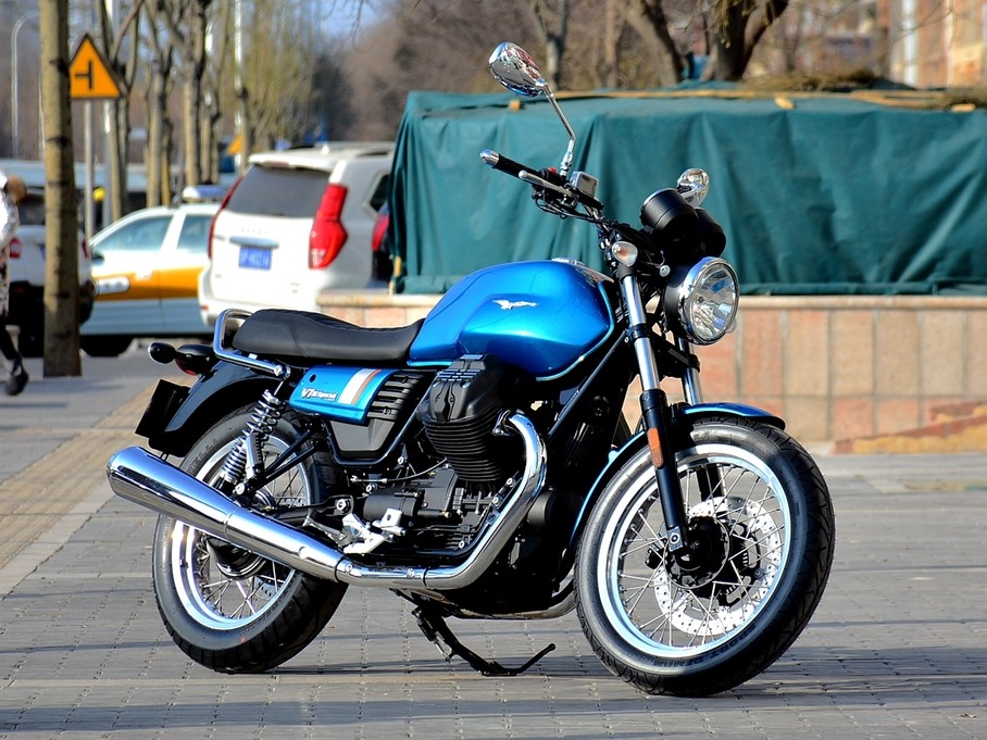 Ħй;Moto Guzzi:V7 III;V7 3;V7 III SPECIAL;V7 