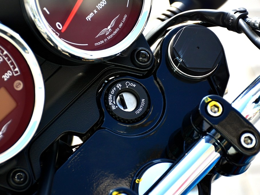 Ħй;Moto Guzzi:V7 III;V7 3;V7 III SPECIAL;V7 