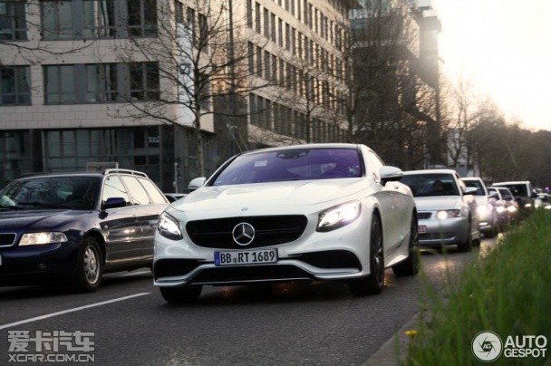 奔驰S63 AMG Coupe实车图