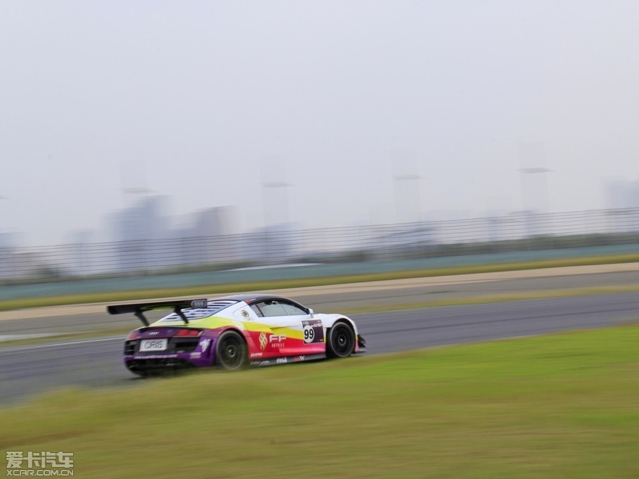 2011꣬FIA GT1µĵù˼ʶ˶֮໥ĳ档ͬ꣬ϺUMԦٰĳܼ껪ǻȣ400̨ܳ