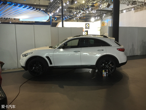 QX70