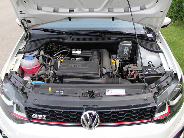 玩車首選小鋼炮  Polo GTI比嘉年華ST