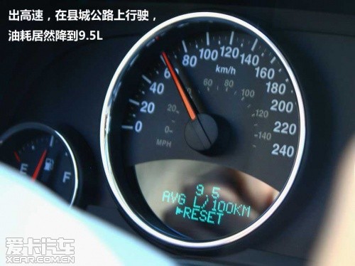 冬季滑雪 带你感受冰天雪地的畅快淋漓