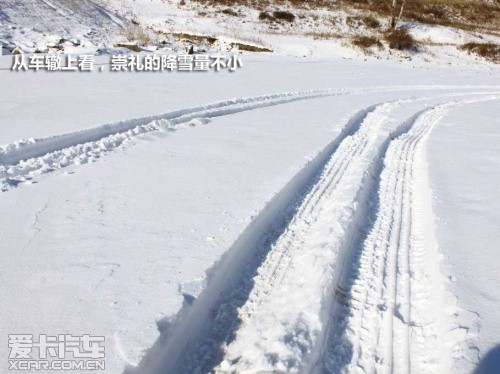 冬季滑雪 带你感受冰天雪地的畅快淋漓