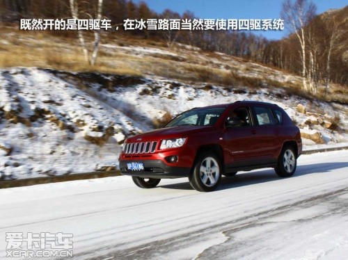 冬季滑雪 带你感受冰天雪地的畅快淋漓