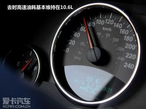 冬季滑雪 带你感受冰天雪地的畅快淋漓