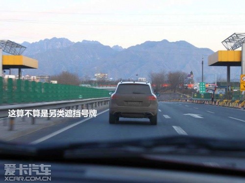 冬季滑雪 带你感受冰天雪地的畅快淋漓