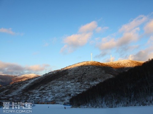 冬季滑雪 带你感受冰天雪地的畅快淋漓