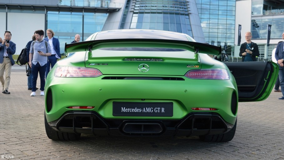 2016ŵٶȽϣ۷÷˹-AMG GT R͡³AMG GT͵Ļϼ˸˶׼Զ