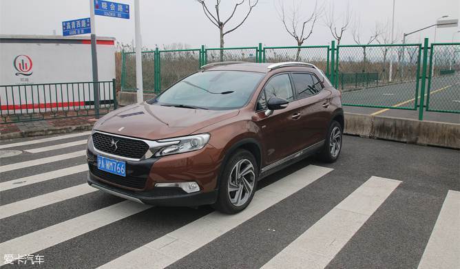 DS 6ΪDSƷ׿SUVͣ󵨵ĹҰźSUVҰһԱìܵĴʻιͬһУ̽DS 6Щ.