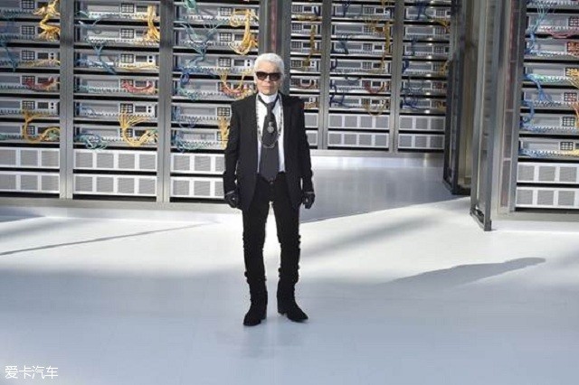 ʱװĿKarl LagerfeldЯĳèChoupetteʱ־Bazaarڽܲɷʱ̸Լġè
