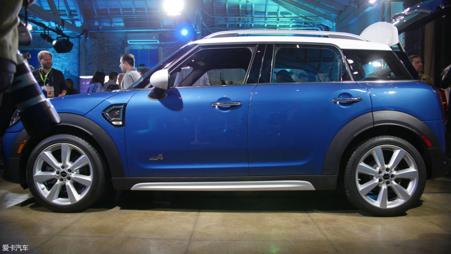 ʱ1115գMINIڸոտĻɼչʽⷢȫһMINI COUNTRYMAN³ڱUKLǰƽ̨졣