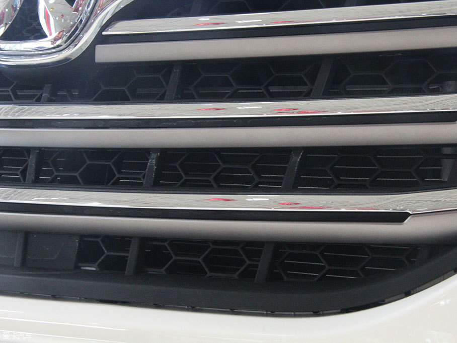 實(shí)拍北汽威旺M50F