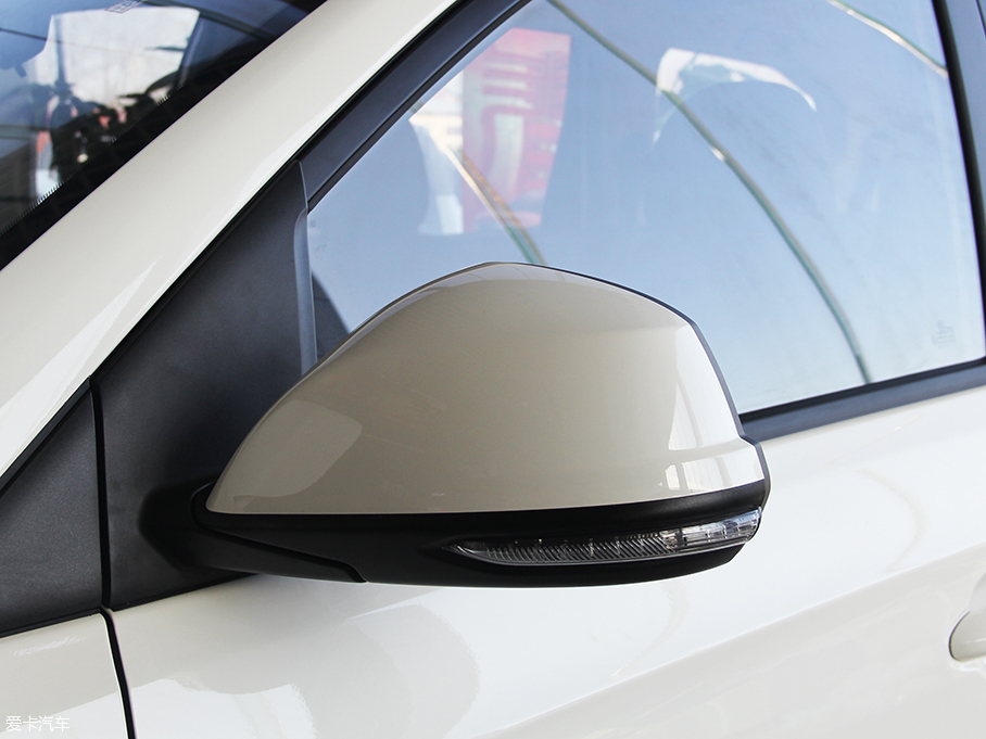 實(shí)拍北汽威旺M50F