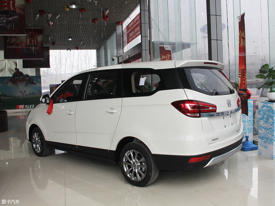 實(shí)拍北汽威旺M50F