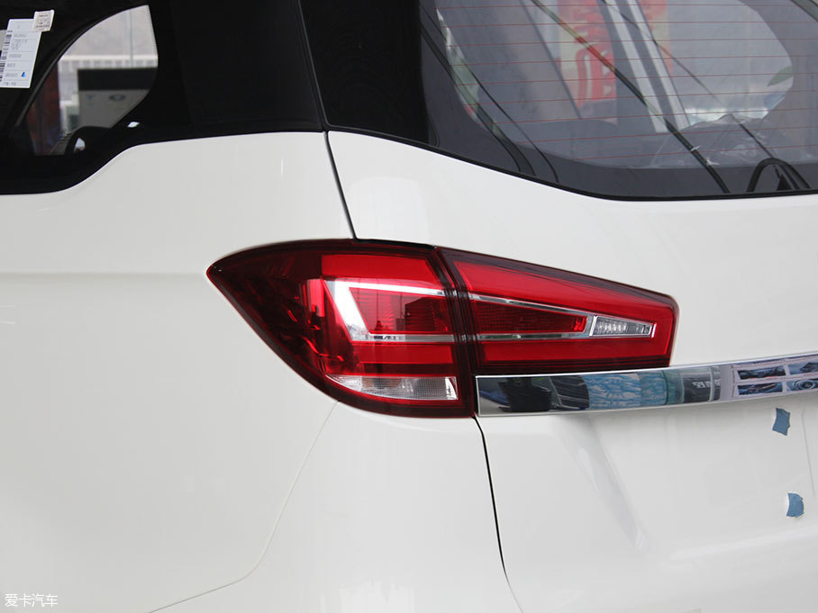 實(shí)拍北汽威旺M50F