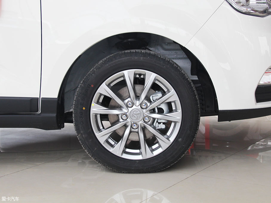 實(shí)拍北汽威旺M50F