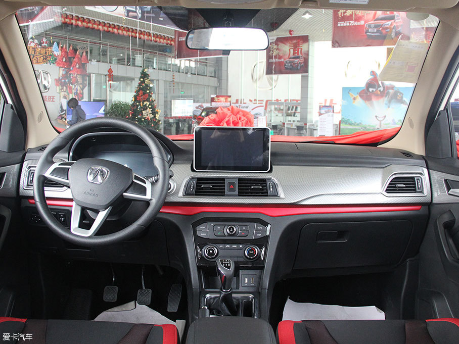 實拍北汽威旺M50F