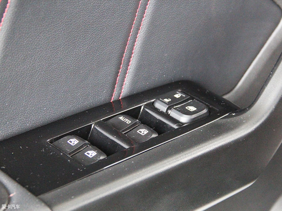 實拍北汽威旺M50F