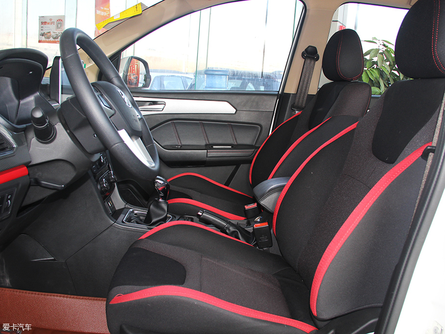 實拍北汽威旺M50F