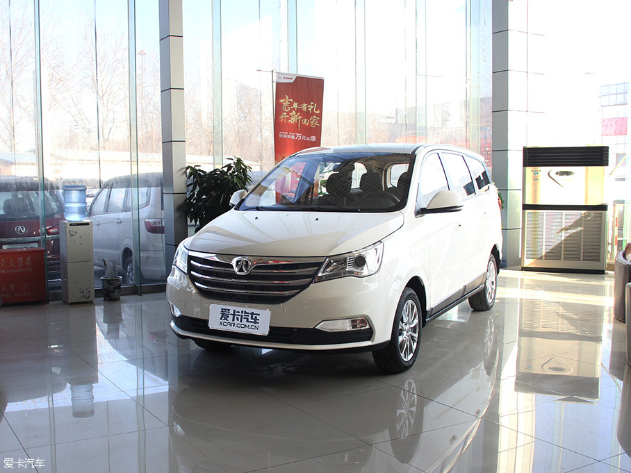 實(shí)拍北汽威旺M50F