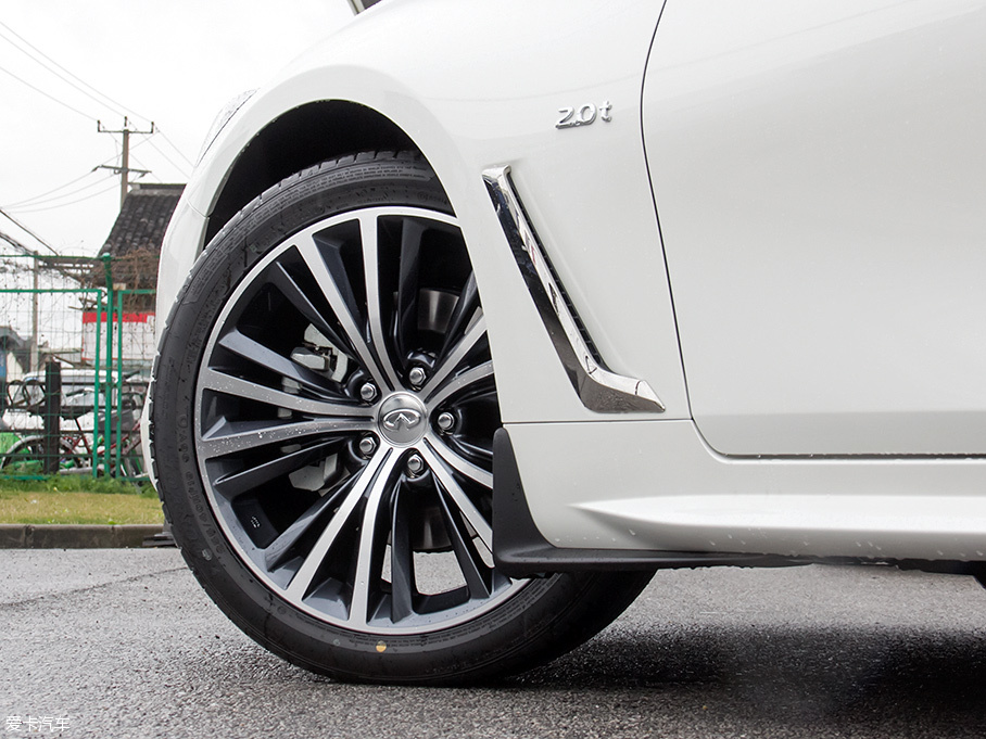 愛卡實(shí)拍英菲尼迪Q60 2.0T