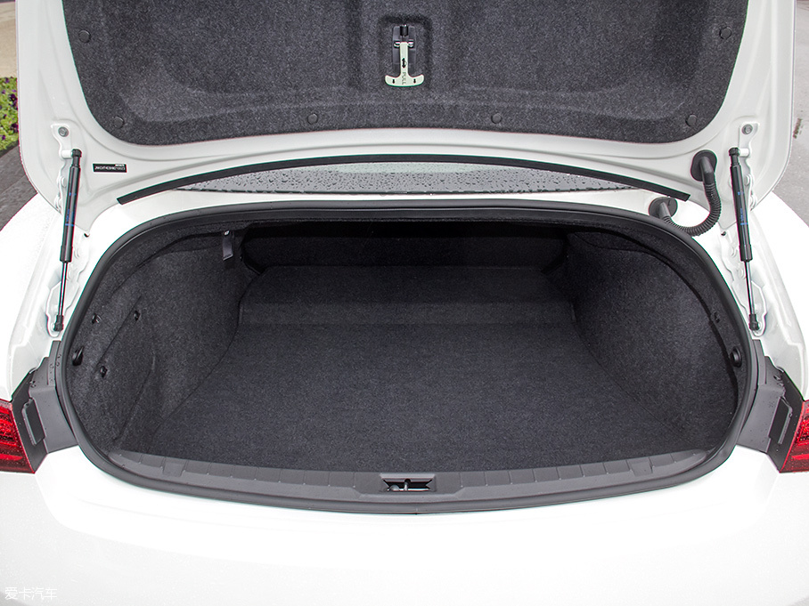 愛卡實拍英菲尼迪Q60 2.0T