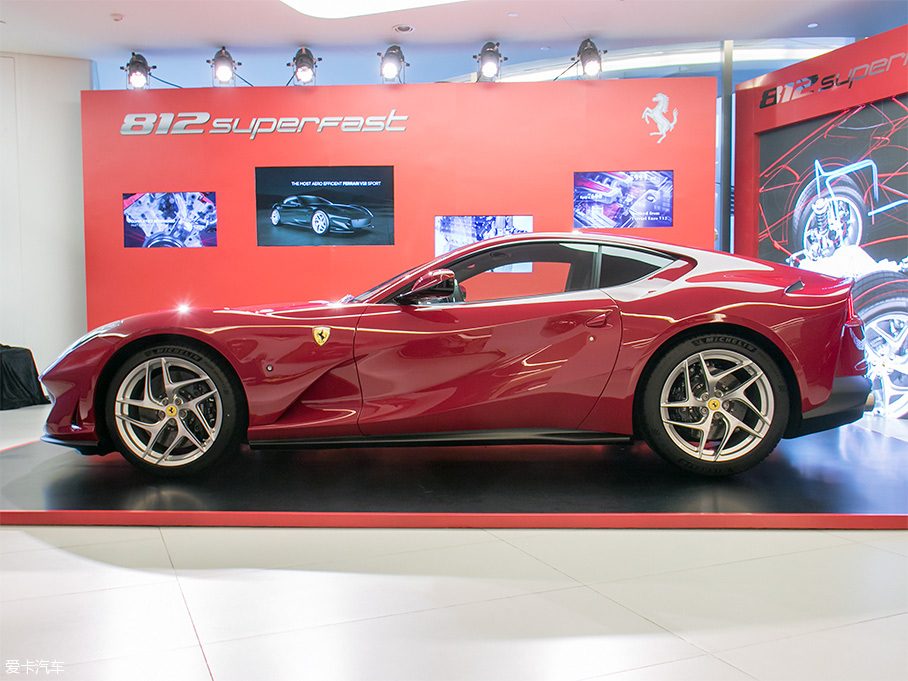 法拉利2017款812 Superfast