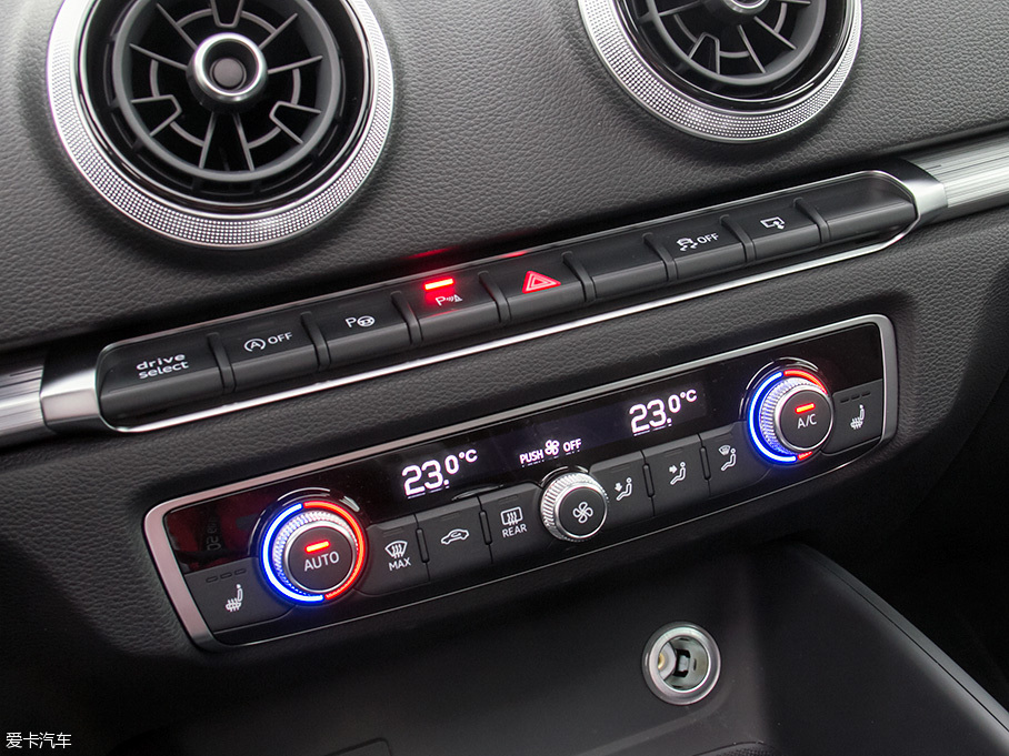 爱卡试驾新款奥迪A3 40TFSI